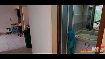 Сексуальная красотка Собхина с огромной задницей любит трахать меня, а я люблю трахать ее, она сосет мой член лучше, чем моя девушка - Latina Hot5