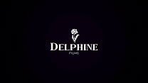 Delphine Films - La superbe robot IA Maddy May baise son scientifique sexy