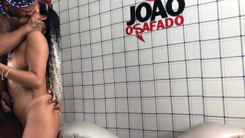 Latina de 18 años dándole su culo virgen al pollón brasileño | @joaoosafado.oficial (COMPLETO EN ROJO)