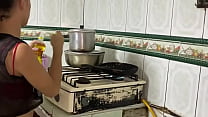 Друг моего парня наблюдает за мной, пока я тренируюсь, и я решила пригласить его трахнуть меня
