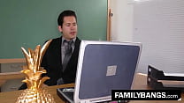 FamilyBangs.com ⭐ Клубничная чилидерша получила дисциплинарные взыскания от школьного профессора Долли Ли и Донни Дакоты