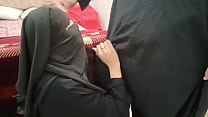 パキスタンの継母がヒジャーブ姿で継息子とセックス