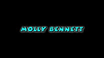 Molly Bennett esguicha em todo o pau das garras