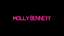 Molly Bennett adora pau branco