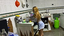 Моя сводная сестра такая сексуальная, что я довожу ее до ужаса из-за того, что она трахается вместе