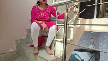 Desiaraabhabhi - Индийскую застенчивую камвали жестко трахнул ее домовладелец Камвали ке сат на улице Масти отстает утар кар забардаст ганд чоди хинди
