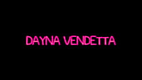 Dayna Vendetta é uma loira peituda que adora engolir pau grande e porra