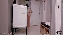 Красивая тайская девушка занимается сексом с другом парня. Пригласи лучшего друга парня в комнату.