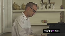 Потрясающая милфа-транс Корра Дель Рио занимается анальным сексом раком со своим партнером