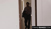 FamilyBangs.com ⭐ La bella tata cavalca il suo capo quando la mamma esce, Lily Rader, Tommy Gunn