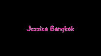 Джессика Бангкок принимает огромный черный член в ее азиатскую щель