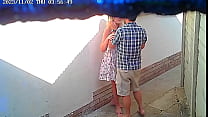 CCTV-Kamera hat Paar beim Ficken vor öffentlichem Restaurant gefilmt