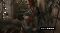 Горячая молодая брюнетка Эмили Уиллис вылизывает и трахает ее киску мужик постарше