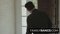 FamilyBangs.com ⭐ Il patrigno bianco viene sulla bocca della figliastra nera, scandalo scarlatto, Tommy Pistol