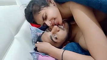 Nehu leidenschaftlicher Sex mit ihrem Stiefbruder im Hotel bittet um Sperma, lautes Stöhnen