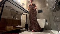 estudante curvilíneo em vestido sexy Leo fodido no banheiro, fundiário do projeto