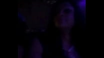 Carmen Hayes muestra sus tetas en un club de striptease