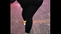 Betritt das Hotel mit einer fettärschigen Prostituierten aus der U-Bahn von Hidalgo