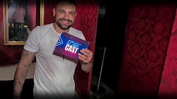 Fode Cast - Она хотела насладиться качелями и записать секс со своим парнем Барбарой Сол, оставив наш диван мокрым от оргазма