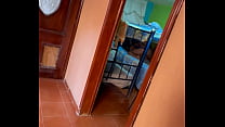 Я прихожу домой с работы и замечаю, как мой парень очень комфортно трахает его задницу