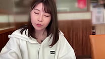 [Английский дубляж] Тело, которое хочется защитить! Я был очень рад увидеть ее первое видео от первого лица с сексуальной подругой, у которой ее белое худое тело! Она получает массу удовольствия от секса с кримпаем!