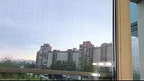 Золотое минетное золото: горячая крошка отсасывает у него, пока ее друзья смотрят с трепетом