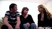Настоящая немецкая зрелая жена с большими натуральными сиськами удивилась кастингу в тройничке в ЖЖМ