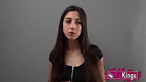Ванесе Мерино больше не нужны молодые парни. Она отчаянно нуждается в СТАРЫХ ПАПАХ!