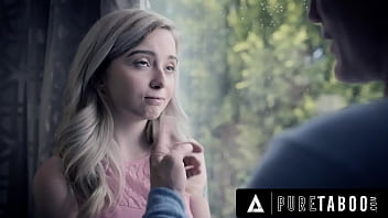 PURE TABOO Послушная миниатюрная девственница Лекси Лор получает особенные объятия от отчима Деррика Пирса
