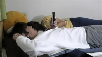После учебы мы оба возбудились и тайно развивали свою любовь, прячась в отдельной комнате.