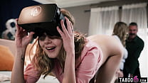 Крошечная 18-летняя приемная дочь получила от отчима VR-гарнитуру