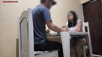 эта пара трахалась в ванной моего бара, думая, что никто не смотрит