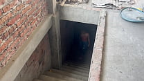 Этот каменщик жестко трахнул меня за то, что я шлюха, возбужденная и скользкая