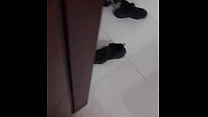 Миниатюрная жена скачет и наполняет свою киску спермой в отеле от своего большого ебаря Andy Z 94 - Nora Milf в любительском видео
