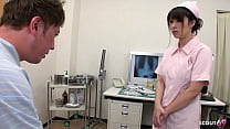 Японская медсестра с большими сиськами соблазняет пациента на трах с кремом в нецензурном порно JAV