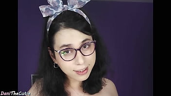 DaniTheCutie — твоя надоедливая, но симпатичная сводная сестра, которая в итоге скачет на твоем члене