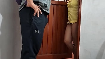 HOT HOUSEWIFE FUCKS A STRANGER DELIVERY MAN AND GETS A HARD FUCK WITH PREMATURE EJACULATION