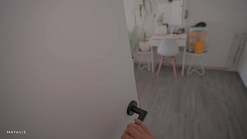 Зачем ты на меня дрочишь? Давай я помогу тебе кончить мне на грудь