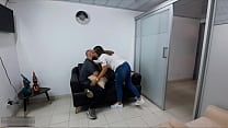 Моя свекровь делает мне восхитительный массаж, после чего я трахаю ее и понимаю, что она умеет трахаться лучше, чем ее падчерица - Полная история - Порно на испанском языке