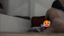 Мы с моим товарищем сбежали в отель, и я позволила мне налить молока для моего мужа, я записала это на скрытую камеру.