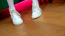 ПЕРВАЯ ГАНГБЭНГ! 18-летняя молодая женщина с большими сиськами Скалли Флоу пробует прокатиться на 4 больших членах одновременно в первый раз DP BIG GAPE EKS137-P01