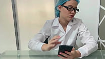 Моя застенчивая сводная сестра хочет быть влиятельной, и в итоге я хорошо ее трахаю.