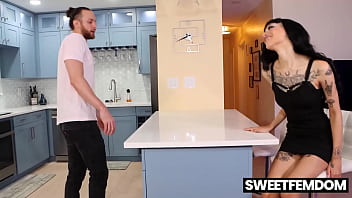Позволь мне прокатиться на твоем лице! Бриэлла Коли и Кали Дип для SweetFemdom