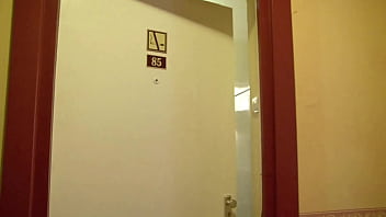Две MILF и бабушка принимают толстые черные члены во все дырки