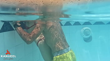 HOT SKINNY GIRL RIDES DICK OUTDOORS INSIDE THE PUBLIC POOL