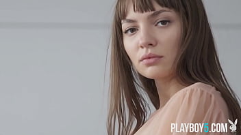 Великолепная миниатюрная румынская MILF соло эротическое порно видео для Playboy