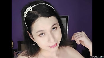 DaniTheCutie соблазнительно учит вас наслаждаться ее телом и трахать ее JOI