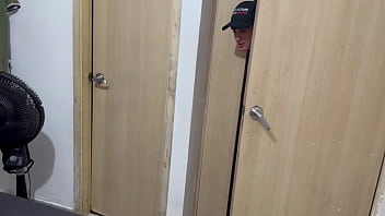 МОЯ СОСЕДКА ЖДЕТ МЕНЯ В СВОЕЙ КОМНАТЕ ГОЛАЯ, ГОТОВА, ЧТОБЫ Я ХОРОШО ТРАХНУЛ ЕЙ, ПОТОМУ ЧТО ЕЕ ВОЗБУЖДЕННЫЙ МУЖ УЕЗЖАЕТ, А ЕЙ НУЖНО ТРАХАТЬСЯ КАЖДЫЙ ДЕНЬ - ИСПАНСКОЕ ПОРНО