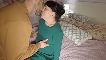 I fuck my stepmom in missionary, she wants an internal cumshot in her big pussy