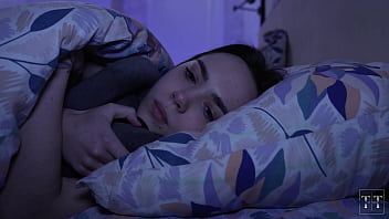 Мой отчим, кажется, догадывается, что мне на самом деле нравятся его ночные визиты.